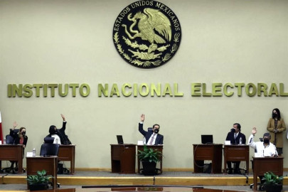 Son muy parciales, tiene postura facciosa: se lanza AMLO contra consejeros del INE