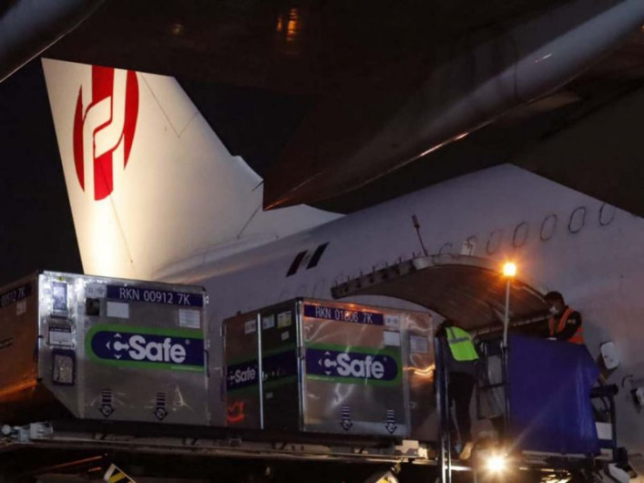 Arriba a México nuevo embarque de AstraZeneca con casi 2 millones de vacunas contra el COVID-19 