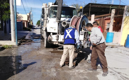 Profundo trabajo de saneamiento en drenaje de la 5 de Diciembre
