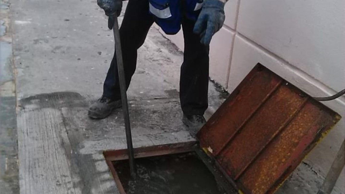 Comapa trabaja con equipo vactor