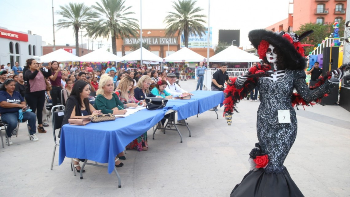Desfile de Catrinas enaltece tradiciones mexicanas