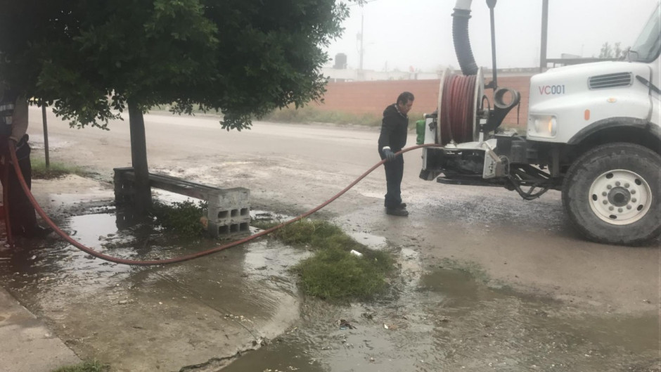 ¡Brotes de aguas negras son causados por basura!