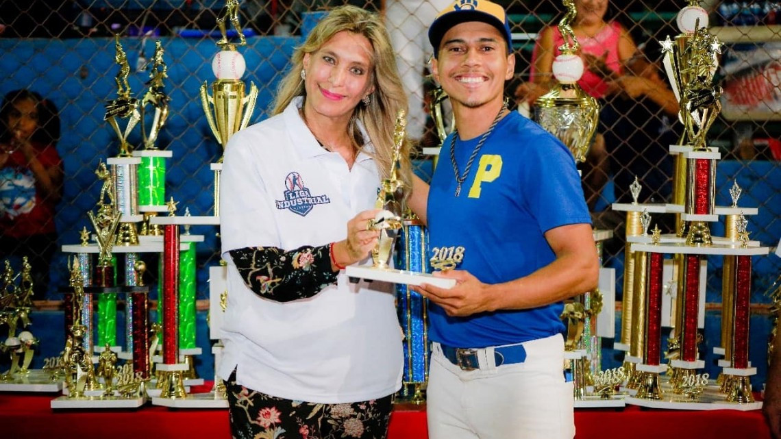 Inaugura Maki Ortiz torneo de beisbol "Ezequiel Bazán"