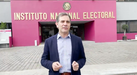 Llama Lorenzo Córdova a participar en la consulta popular