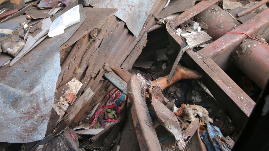 Al menos 39 personas muertas deja descarrilamiento de un tren en India