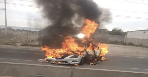 Reportan bloqueos y quema de vehículos en Celaya