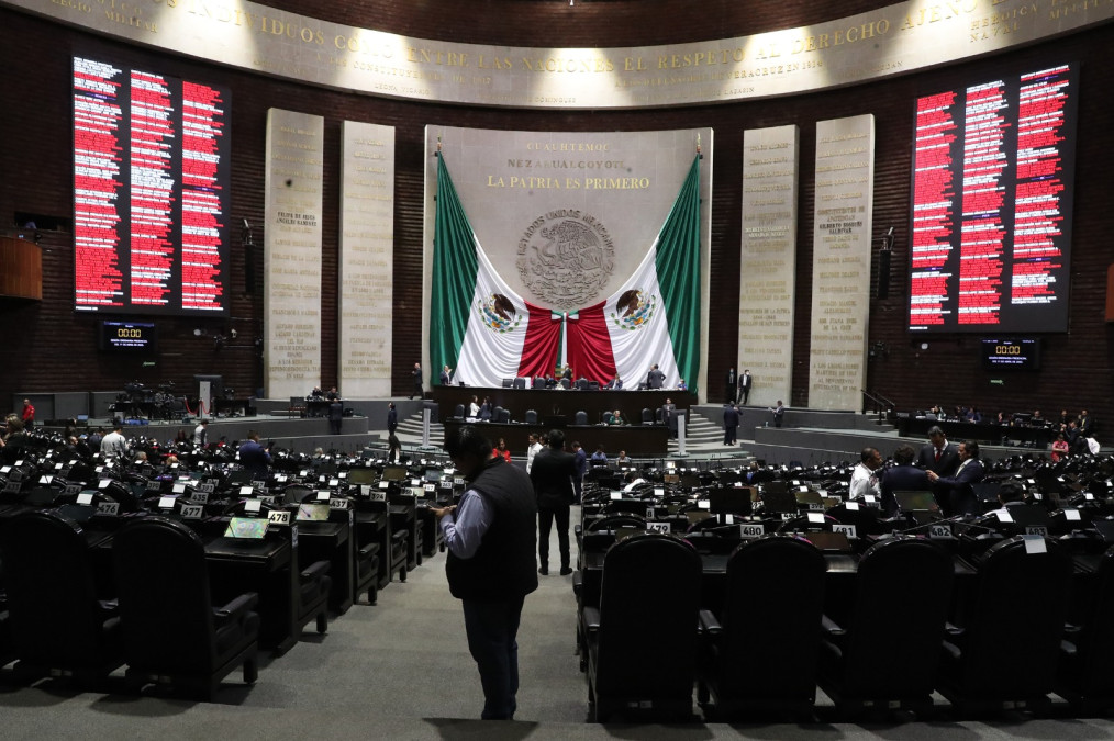 Avalan reducir a 18 años edad mínima para ser diputado y 30para ser secretario de estado