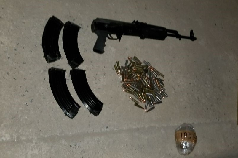 BOM asegura camioneta robada, un arma larga y cargadores