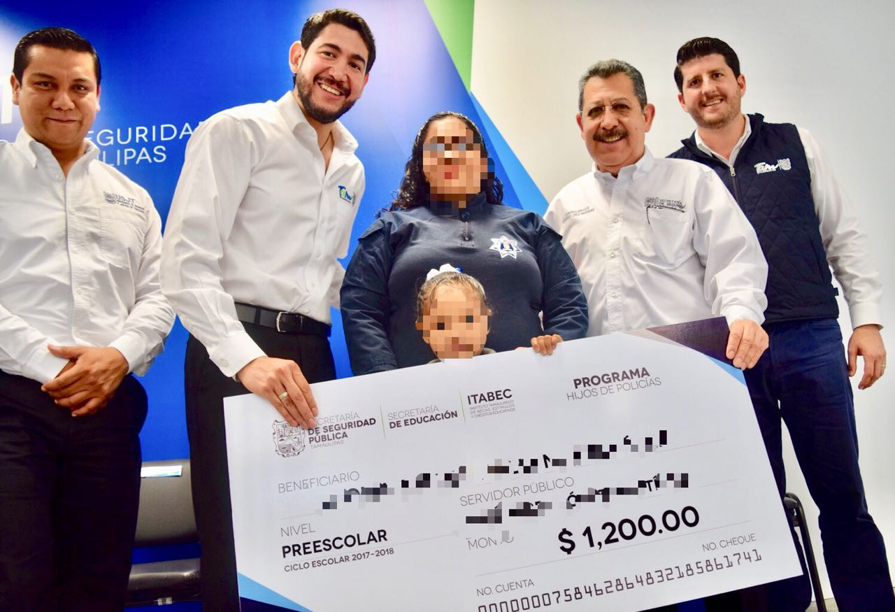 Hijos de Policías Estatales reciben 2do pago de becas