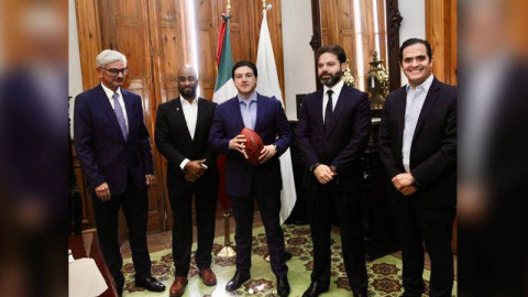Anuncia Samuel García construcción de un estadio; planea encuentros de la NFL en NL
