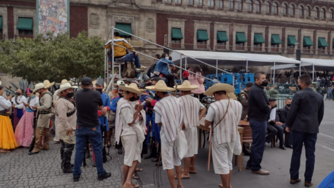 Así se vive el Desfile por el 111 Aniversario de la Revolución Mexicana encabezada por AMLO 