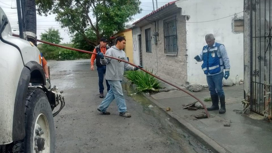 Comapa trabaja con equipo vactor