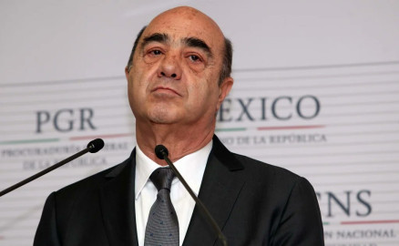 FGR pide 82 años de cárcel para Murillo Karam por caso Ayotzinapa