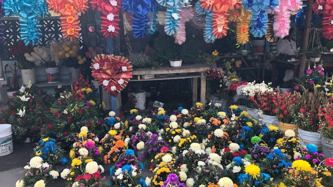 Matamorenses visitan panteones de la localidad 