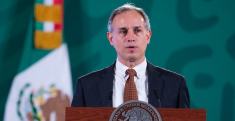 Critica López-Gattel amparos de niños para recibir vacuna mientras Ebrard anuncia donación de dosis a países centroamericanos 