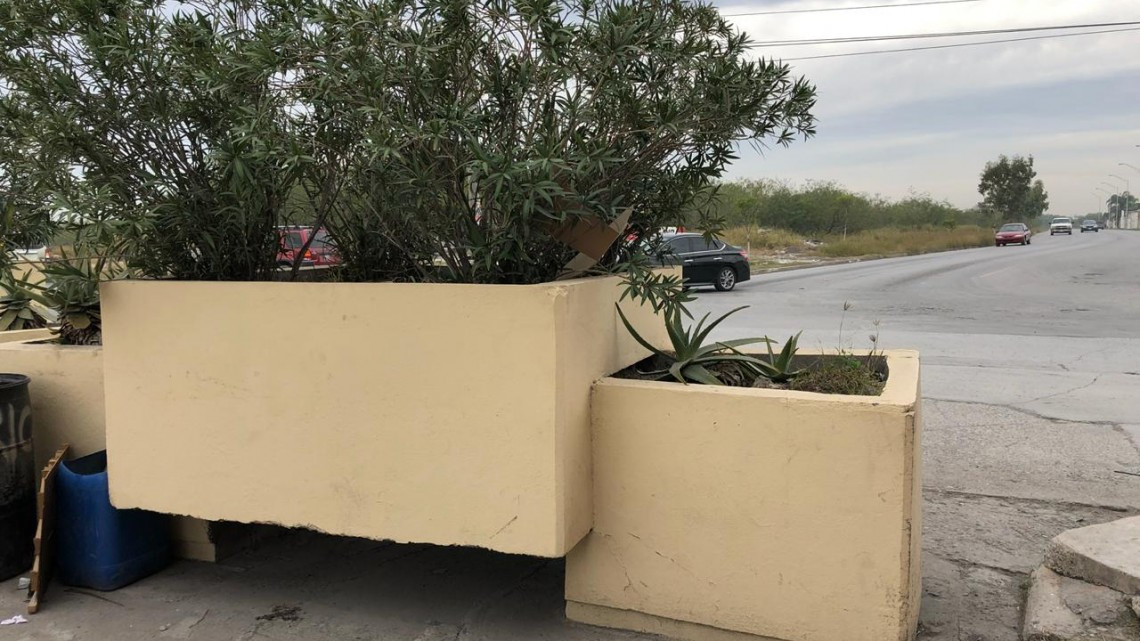 Retirarán maceteros que obstruyen el paso en el fraccionamiento Victoria 
