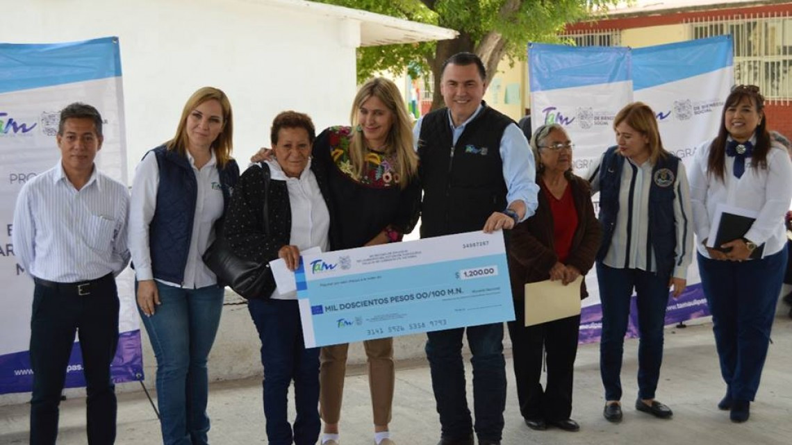 Asiste alcaldesa a entrega de apoyos de “El Adulto Mayor”