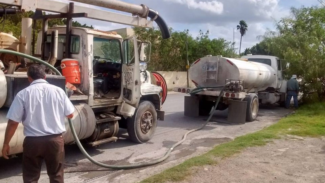Comapa trabaja con equipo vactor
