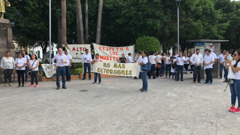 Marchan maestros para exigir seguridad 