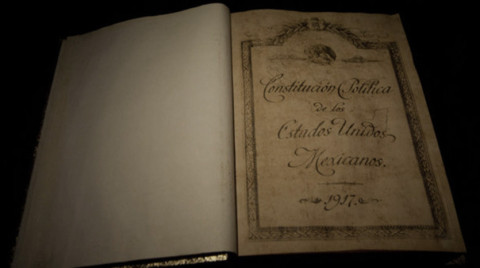 Traduce mujer indigena la Constitución mexicana en kickapoo