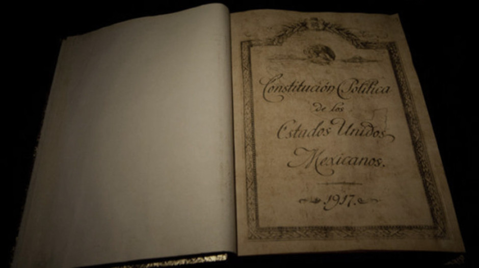 Traduce mujer indigena la Constitución mexicana en kickapoo