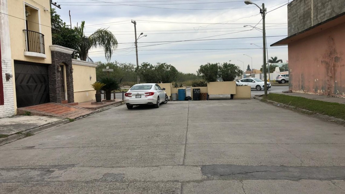 Retirarán maceteros que obstruyen el paso en el fraccionamiento Victoria 