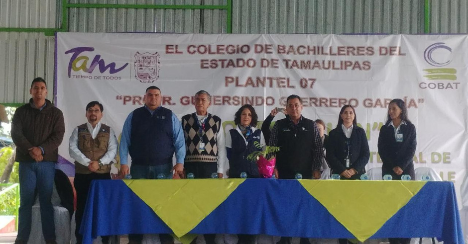 Participa COBAT en la siembra de árboles