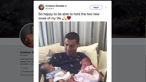 Cristiano Ronaldo presenta a sus mellizos