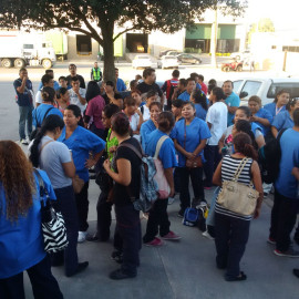Trabajadores de maquiladora realizan paro