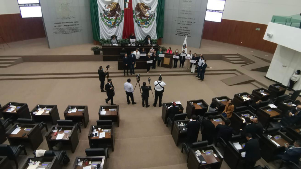 Se dan los primeros cambios en el Congreso Local; no descartan salida de más morenistas