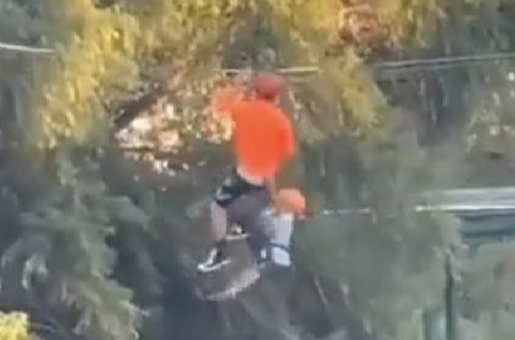 Niño cae de tirolesa en parque de Monterrey