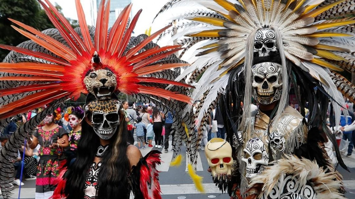 Coloridos Catrinas y Mexicráneos desfilaron en CDMX 