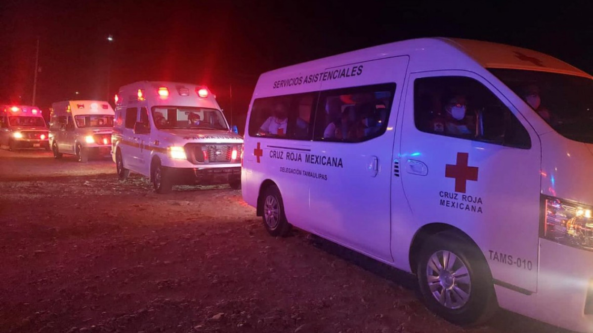 Asegura la Guardia Nacional a 800 migrantes que eran transportados en cajas de 3 tráilers