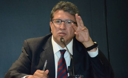 Denuncia Ricardo Monreal hackeo de su cuenta de WhatsApp