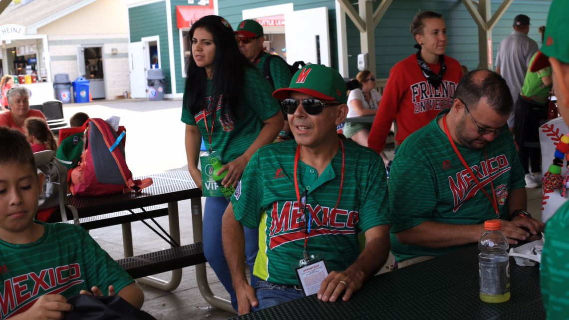 Confían familias en el triunfo de México