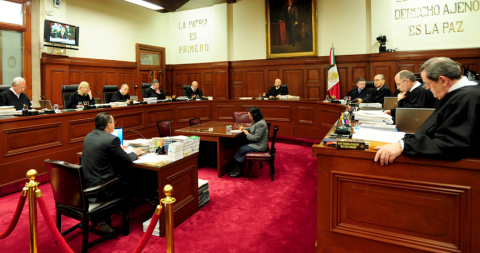 Arremete AMLO contra ministros de la SCJN por anular norma para que exfuncionarios trabajen en IP