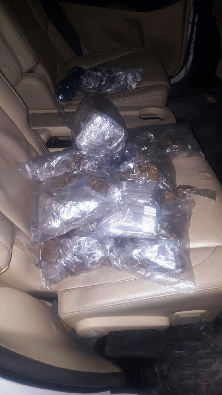 SSPT asegura camioneta con reporte de robo y marihuana