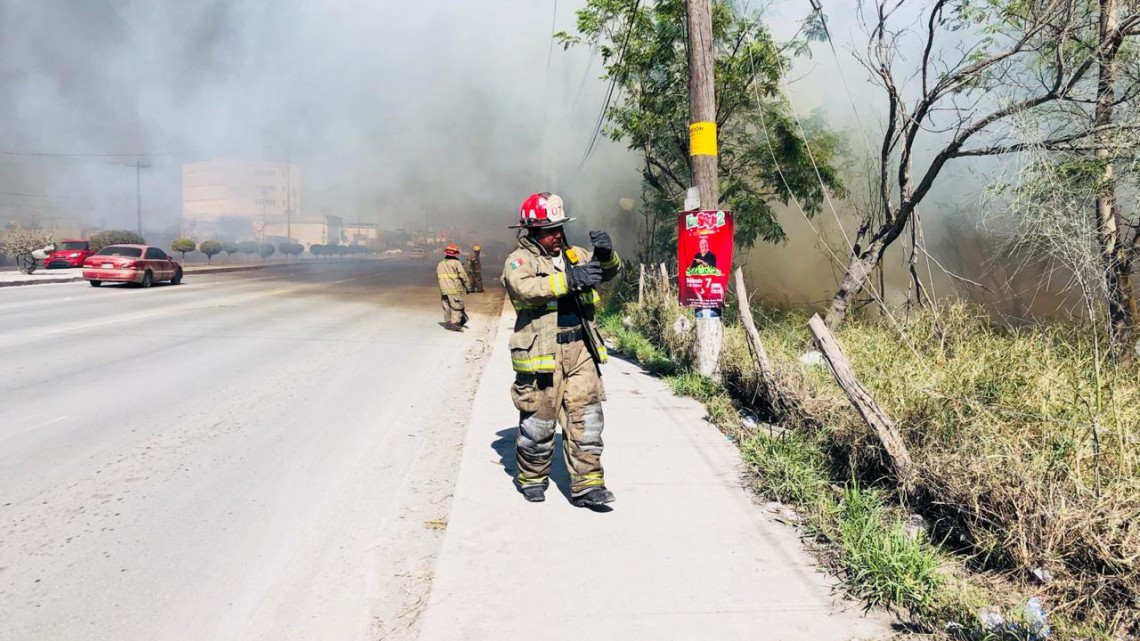 Cierran la Pedro Cárdenas por incendio de zacatal