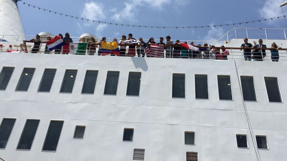 Logos Hope abre sus puertas del mayor tesoro que guarda, su biblioteca