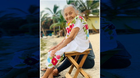 ¡Ternura! Abuelita de 97 años conoce el mar por primera vez 