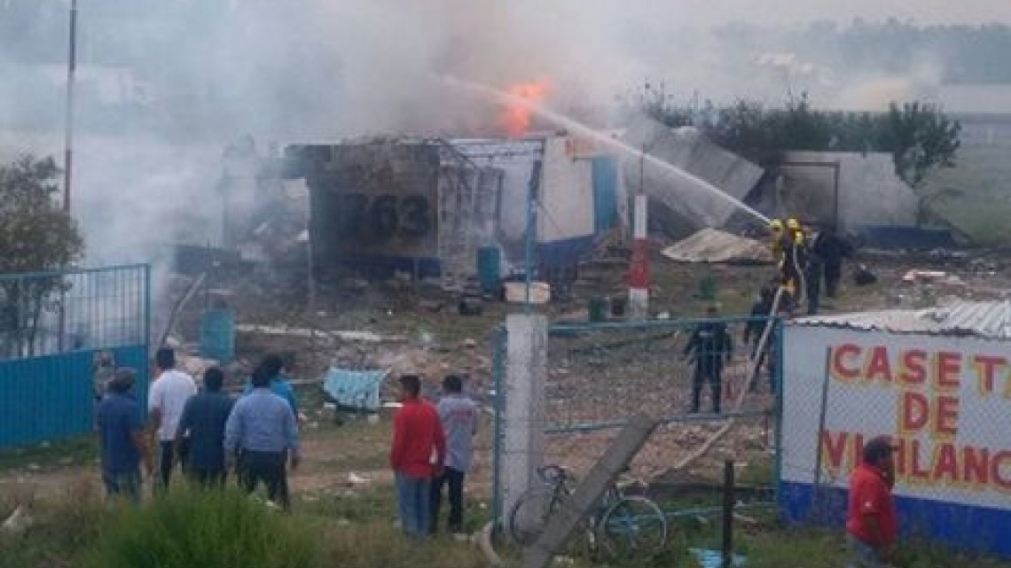 Explota taller de pirotecnia en Zumpango