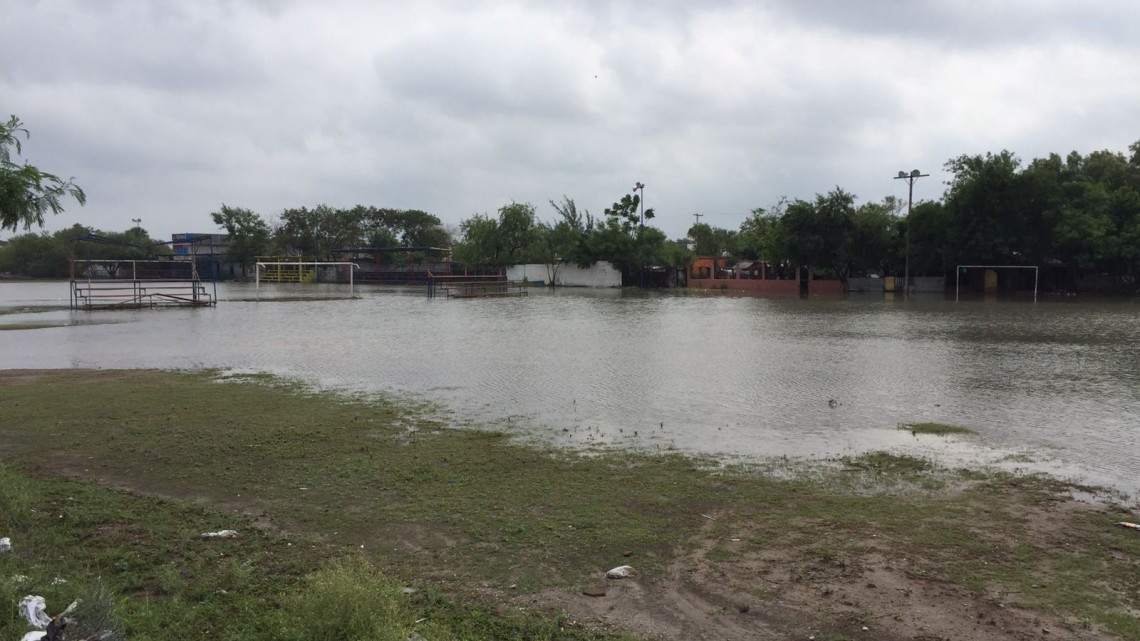 Continúan colonias inundadas en Matamoros 