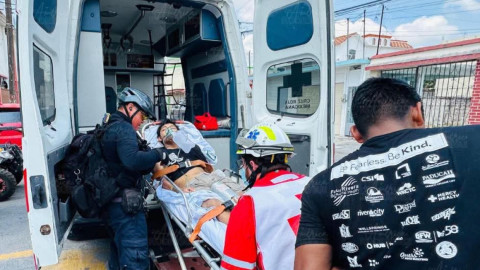 Rescatan y salvan a un adolescente a punto de ahogarse en Alberca Municipal