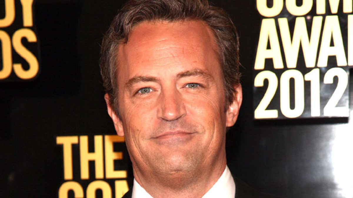 Operan de emergencia a Matthew Perry por perforación intestinal