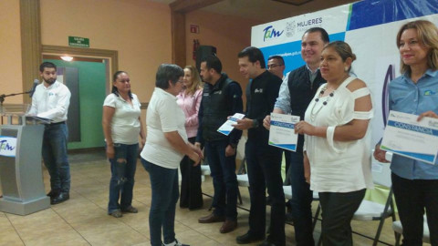 Se gradúan mujeres del programa “Mujeres Sostenibles” 