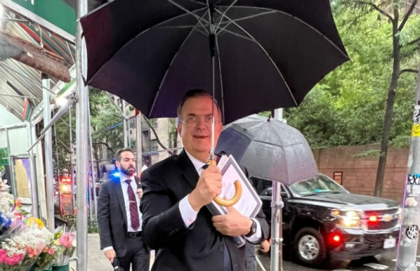 Llega Marcelo Ebrard a NY para presentar ante la ONU propuesta de paz de AMLO 
