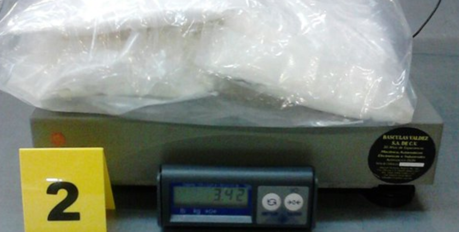 Decomisan 10 kilos de 'crystal' en aeropuerto de Querétaro