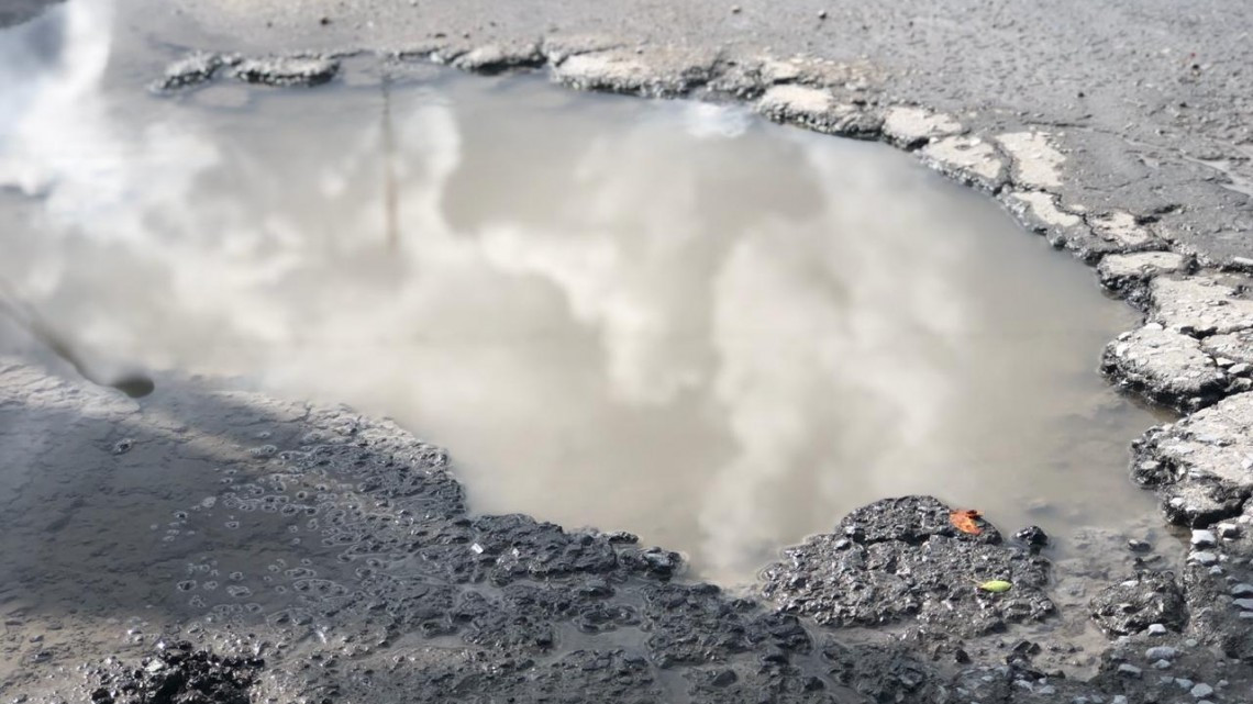 Asigna Mario López 5 mil toneladas de asfalto para bacheo 