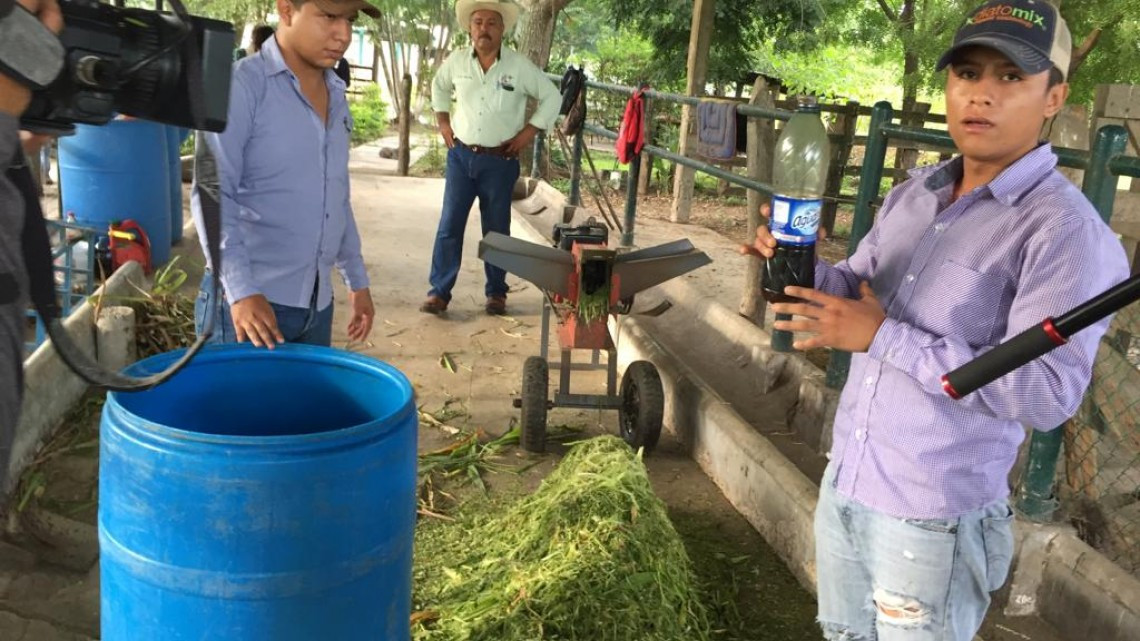 Estudiantes de agronomía, aprenden técnicas para hacer producir el campo en sus distintas modalidades.