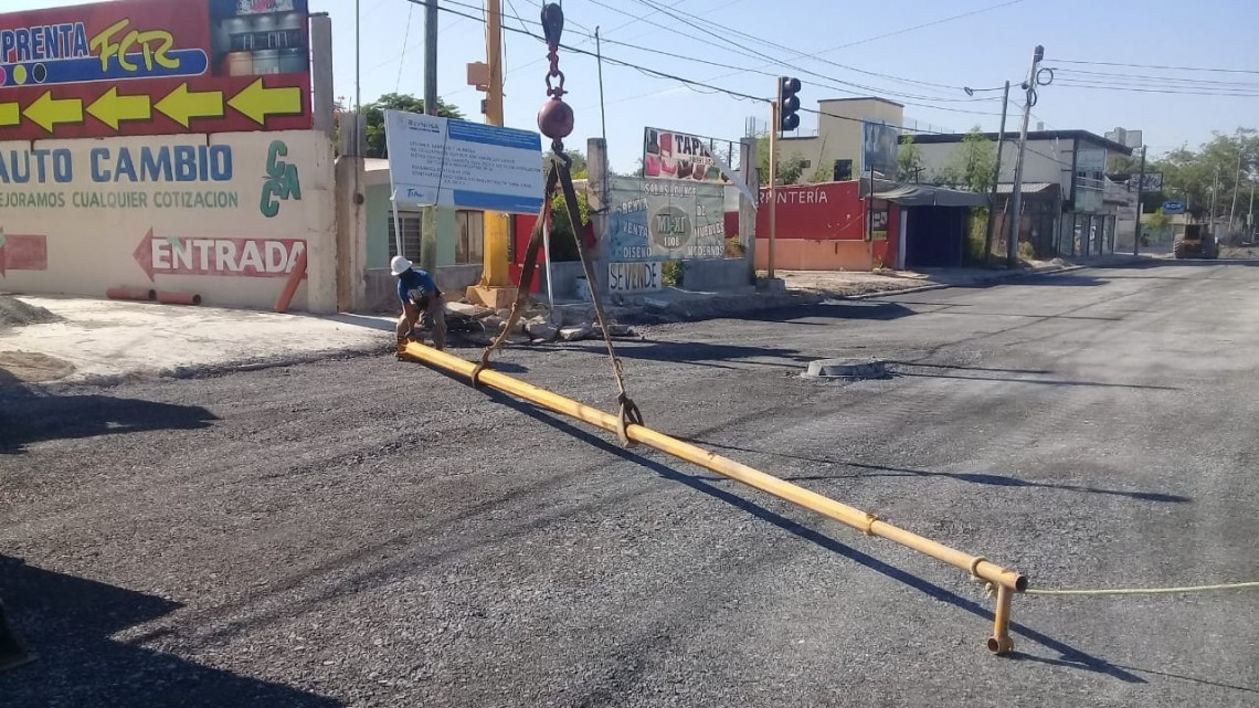 Instalan semáforo en avenida R. Garza Cantú